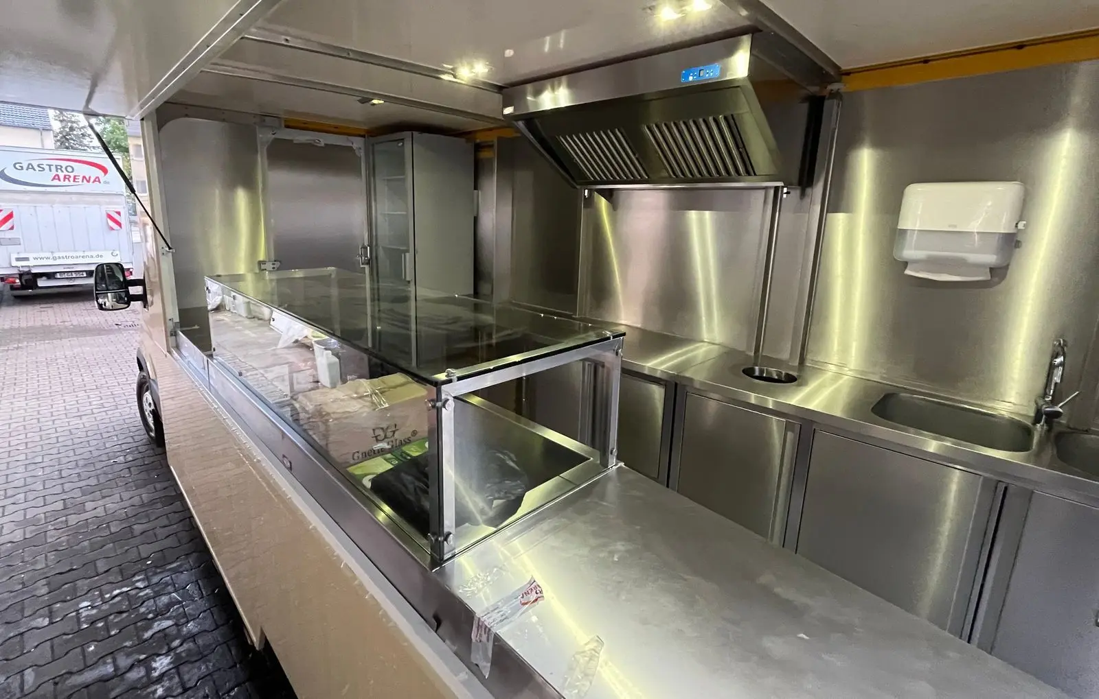 Foodtruck-Innenausbau aus Edelstahl